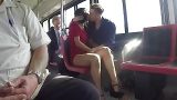 Otobüste Kırmızı Elbiseli Kıza Sikini Yalattı